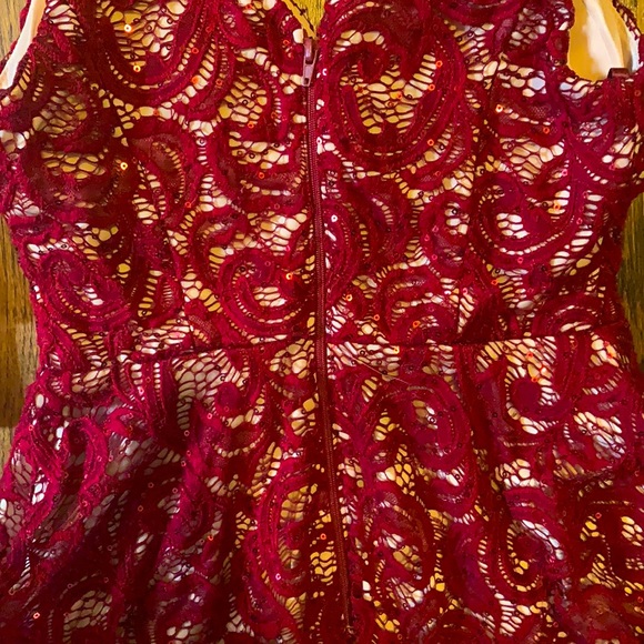 NWT My Michelle Burgundy Laced Dress…Juniors sized 1 - Picture 5 of 10